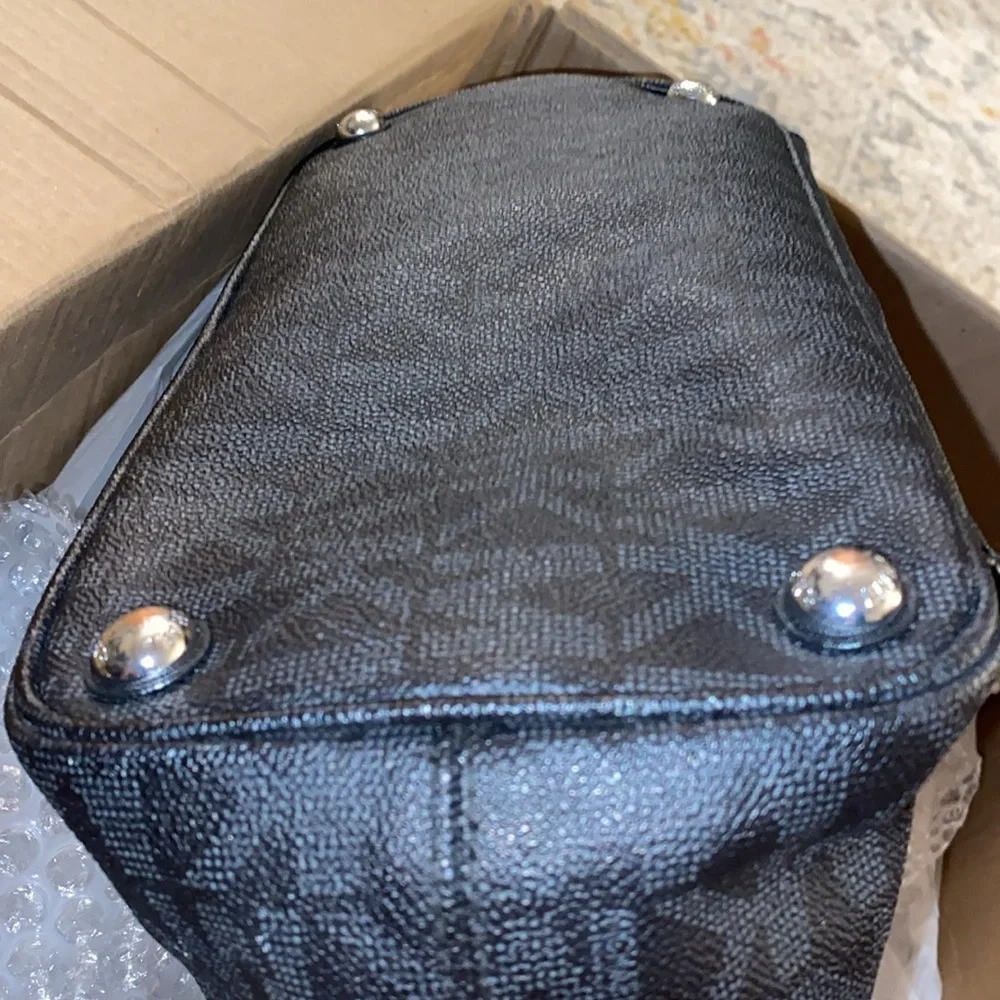 Michael Kors Jet Set TZ Snap Pocket Tote MK Signature Black EUC